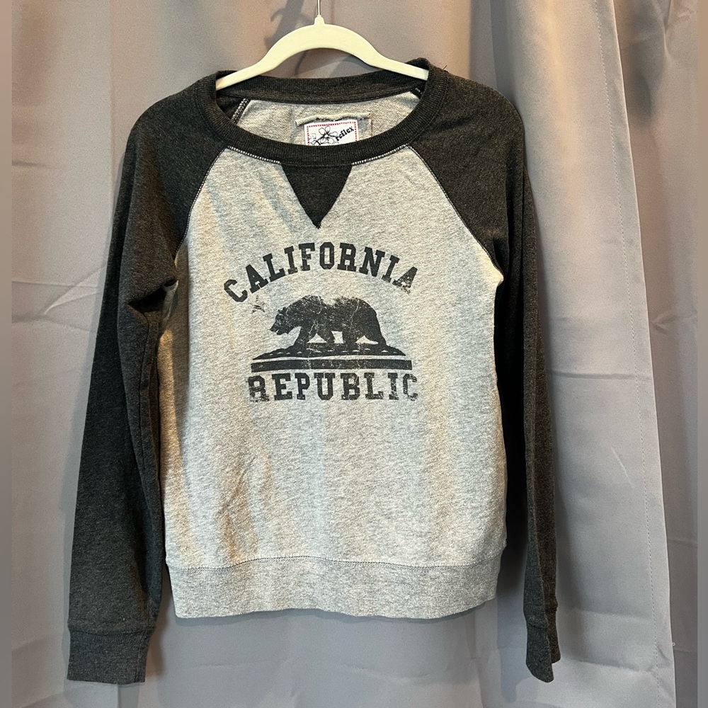 ⭐️3/$20 Reflex ‘California Republic’ Charcoal and Light Gray Sweatshirt